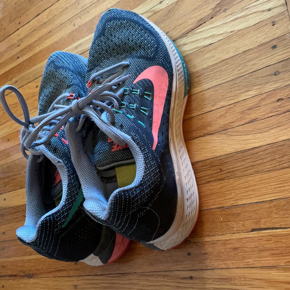 Vintage Nike Zoom Structure 18 in Rare Color!!